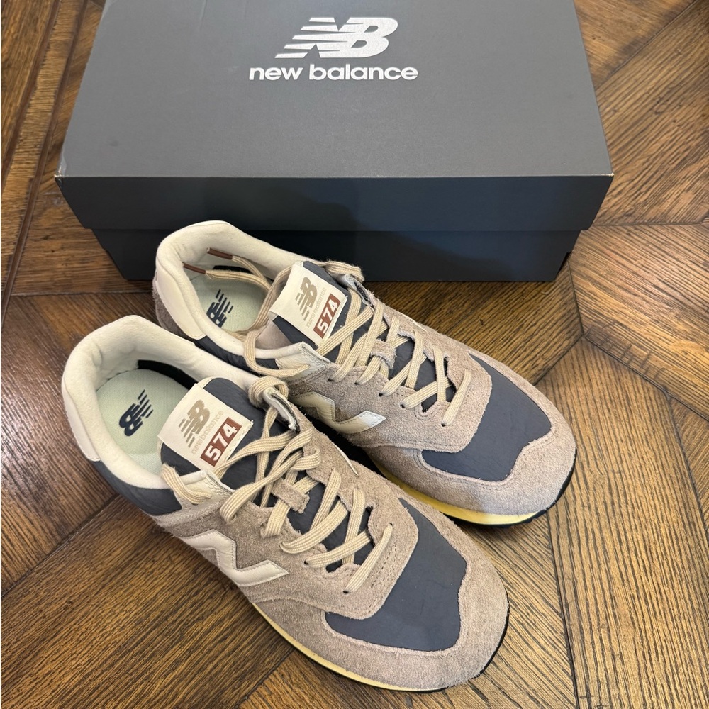 New Balance Men's 574 Beige and Charcoal Sneakers
